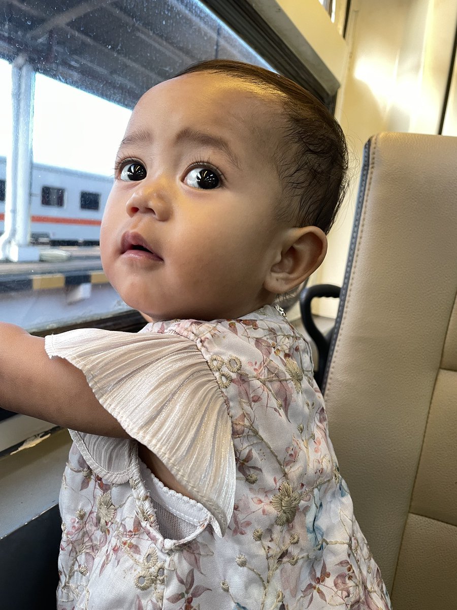afefgold's tweet photo. @KAI121 Ini bocilnya min pas naik prameks hihi👉🏻👈🏻 https://t.co/PRlVYWXcWH
