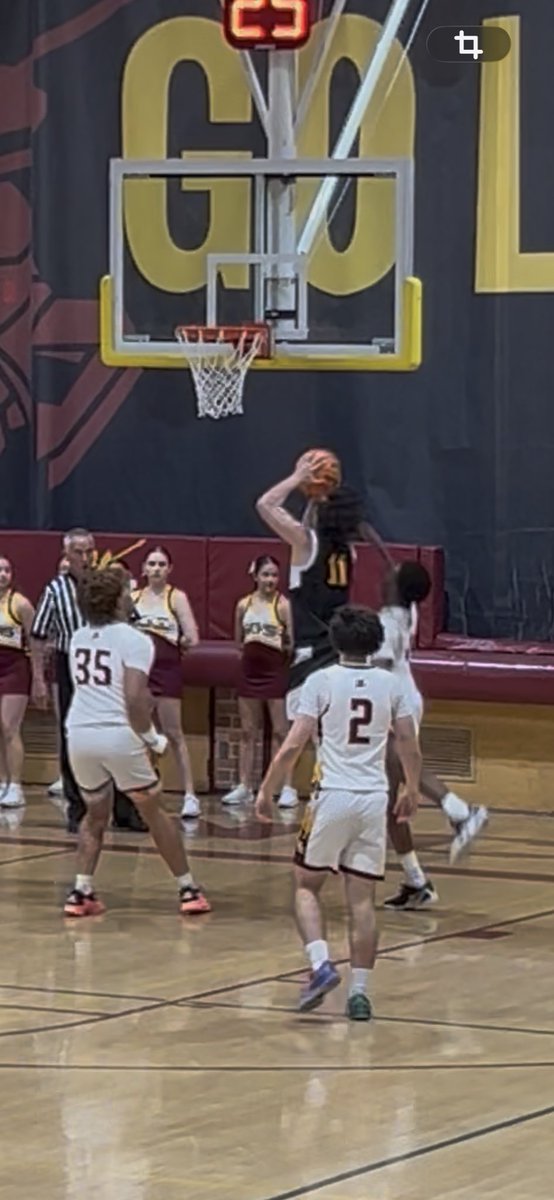 Goldwater_Ath's tweet photo. Score Update: Goldwater Boys Basketball fall to Salpointe Catholic 40-61 in play-in game. Great Season Bulldogs! Shout out to our seniors for their leadership! #buildingforthefuture #charactermatters #goldbulldogs https://t.co/mkNDi5bial