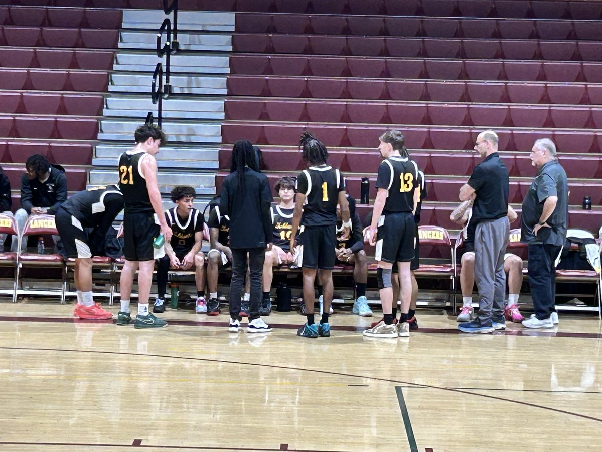 Goldwater_Ath's tweet photo. Score Update: Goldwater Boys Basketball fall to Salpointe Catholic 40-61 in play-in game. Great Season Bulldogs! Shout out to our seniors for their leadership! #buildingforthefuture #charactermatters #goldbulldogs https://t.co/mkNDi5bial