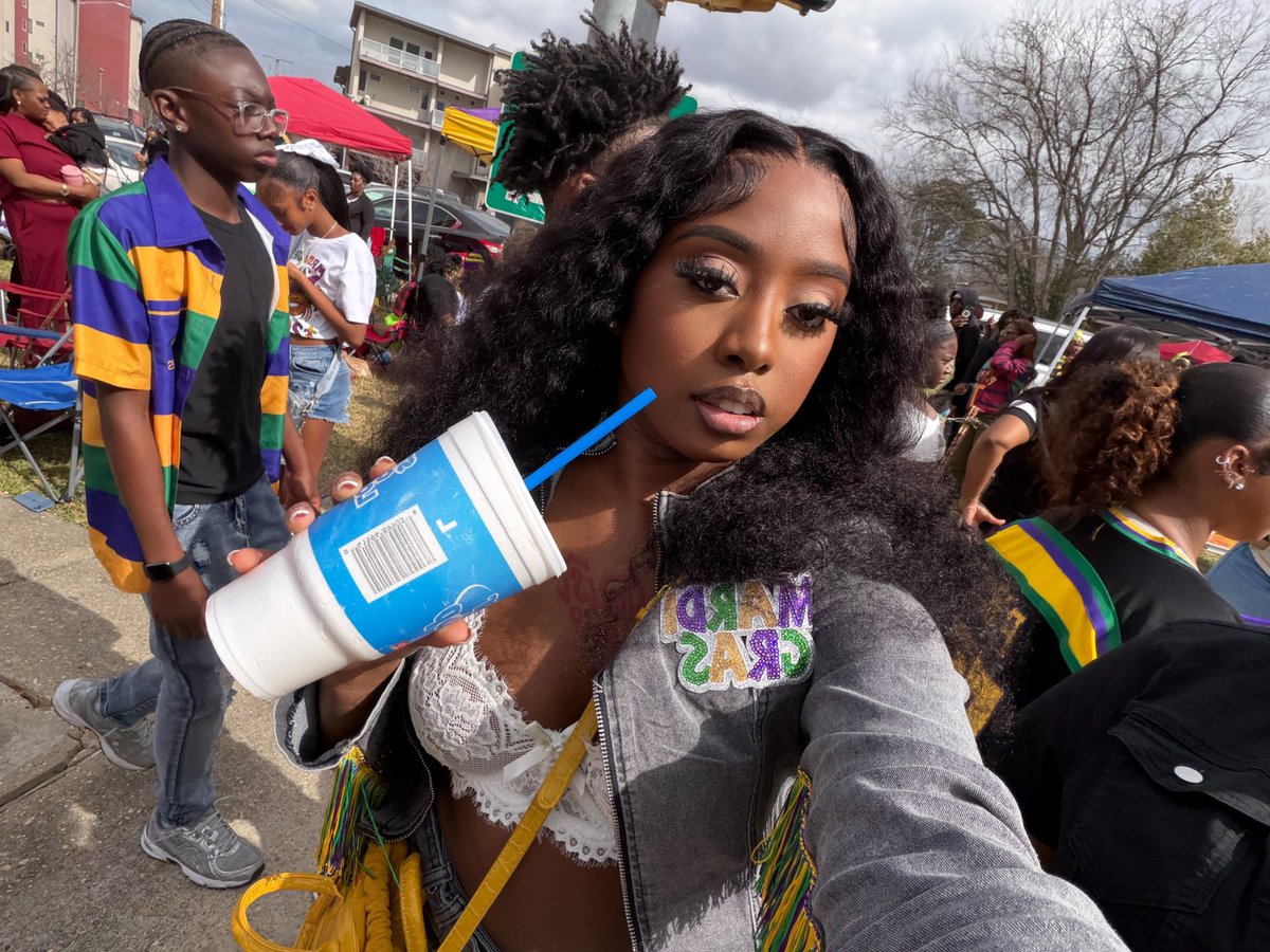 haileyshanae_'s tweet image. #MardiGras 💚💜💛
#Louisianawoman