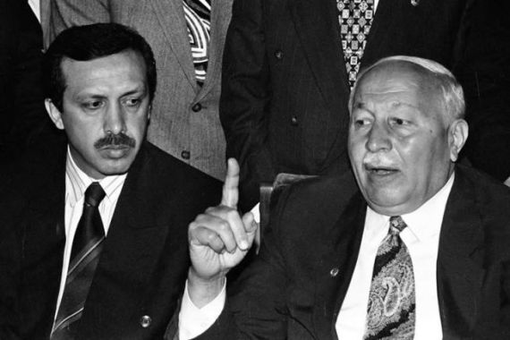 Emine__Tu's tweet photo. استبدال الدولار الأمريكي بالدينار الإسلامي أهم من صناعة القنبلة النووية وأكثر تأثيراً في موازين القوى العالمية.
-نجم الدين أربكان https://t.co/6aAljJt1dl