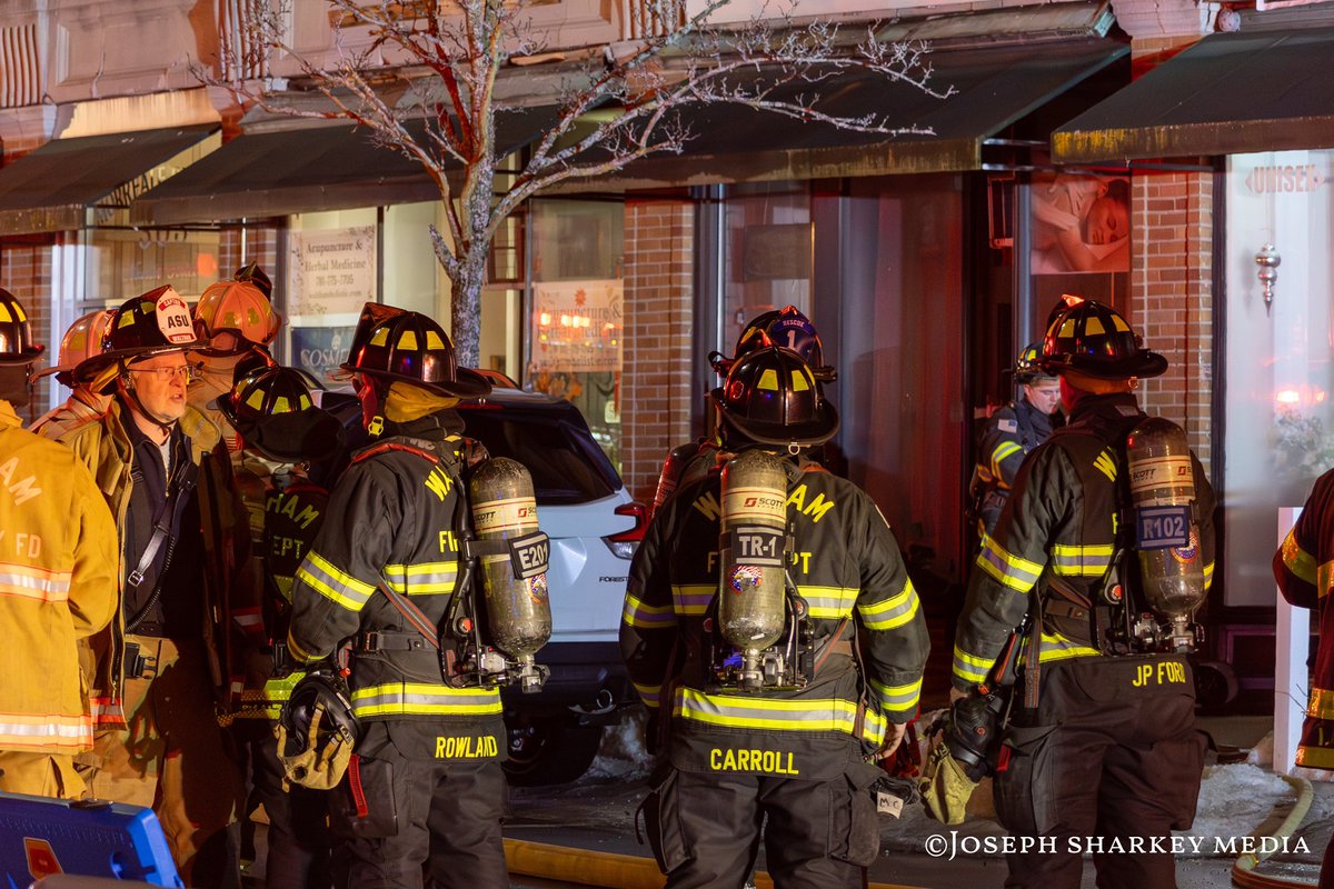 PhotoShark55's tweet photo. Waltham, MA - Waltham Fire responded Wednesday around 5 p.m. to a fire at 303 Newton St. Crews found a bathroom fire on the 3rd floor of a 3-story brick building over storefronts.

A 2nd alarm was struck, bringing Tower 1 and an extra pump (Engine 2). Firefighters encountered moderate smoke conditions and quickly knocked down the fire. No injuries were reported.