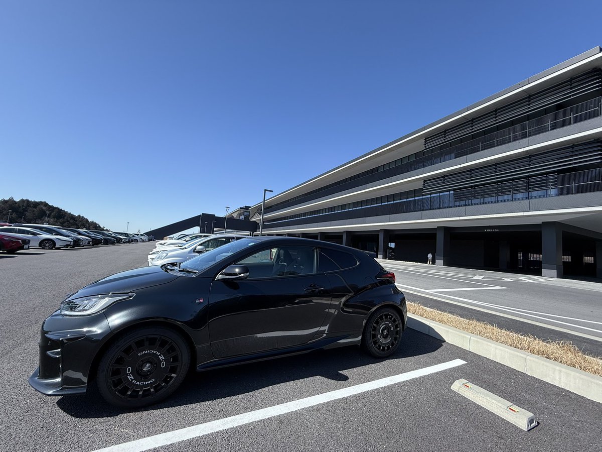 puff_cbblue's tweet image. トヨタ自動車
トヨタテクニカルセンター下山

豊田の山奥
突如
現れる
開発拠点…

確かに
クルマ
作ってそうな
アタマ良さそうな
技術者が歩いてる

入っていいのかな
と思ってたら
突如
現れる
目玉の
GRGT

びっくり‼️でぢた🤣