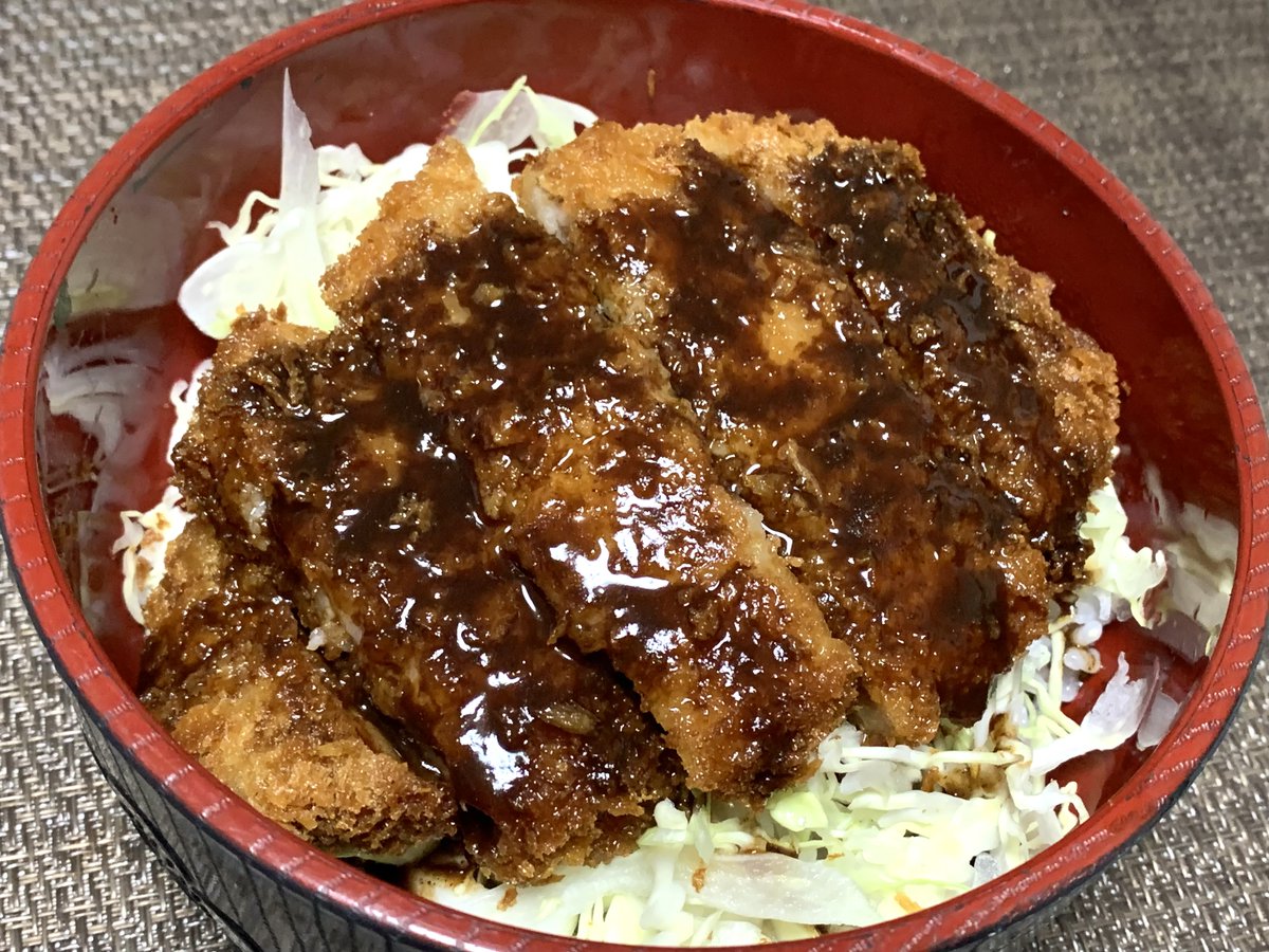 kikomotu's tweet photo. 片方が手作りもう片方がAI生成したカツ丼なんですけど、実際どっちがどっちか分かります��� https://t.co/2wJip7VQCn