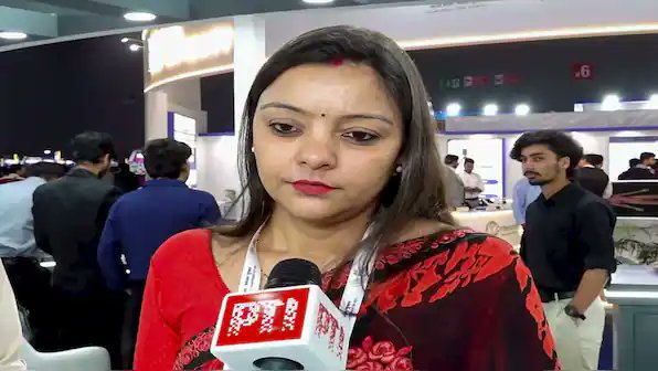TrendFlash1's tweet photo. 🚨 #RobodogRow at #IndiaAIImpactSummit 2026!
Galgotias Univ’s Prof Neha Singh demoed Chinese robodog “Orion” as their own Centre of Excellence creation.
Viral videos, even MeitY shared them.
Feb 18: Stall EVICTED!
Uni apologises, calls her “ill-informed”. She owns it: “Pure enthusiasm to inspire students”.
Now #OpenToWork. Orion back to labs for R&D only. 🤖😅 #Galgotias #AllStarWeekend2026