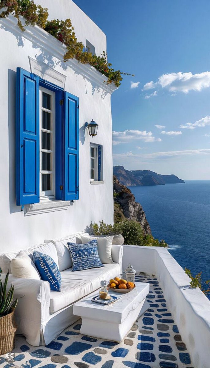 En tehlikeli kelime nedir?
— “Ama”dır.

Neden?
Çünkü öncesinde söylenen her kelimeyi öldürür.

Mesela:
“Seni seviyorum ama…”

#Günaydın 
#Perşembe