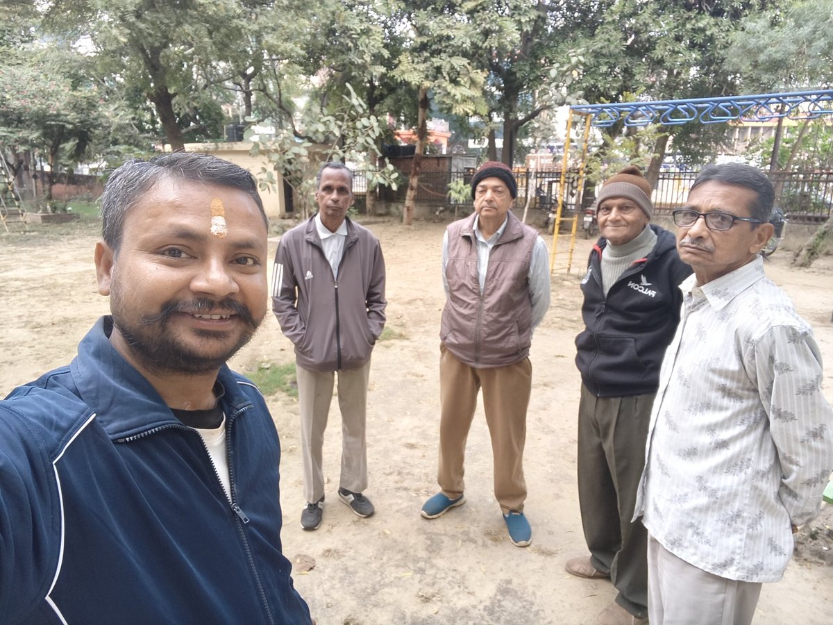 SHASHIK13346183's tweet photo. ॐ नमः शिवाय 🚩 🚩 
हर हर महादेव 🚩 🚩 

योग कीजिए स्वस्थ रहिए 💐💐

आज भी संघ स्थान पर योग व्यायाम सर्वांग योग आदि किया गया। 

भारत माता की जय🙏💐

शशीकांत गुप्ता पटवा 
बस्ती प्रमुख नागेश्वर 
नानाराव शाखा फूलबाग https://t.co/aPEtjSvjAM
