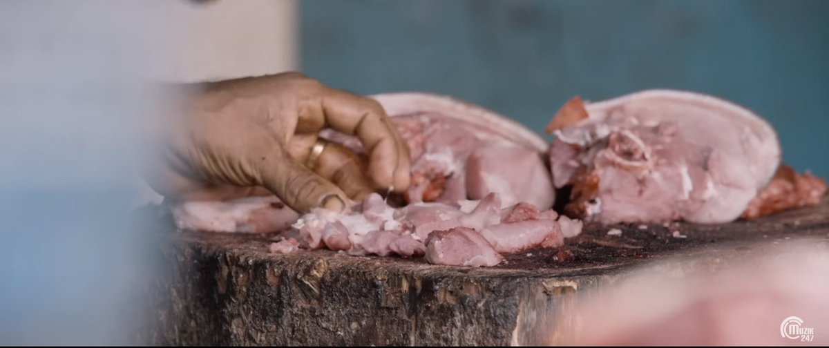 me_njl_'s tweet image. For those asking about pork, yes, we eat pork in Kerala too. Come to Angamaly, you’ll get some of the best. But this isn’t about pork or beef. It’s about freedom of choice. Here, no one needs religious permission to eat. Eat if you want. Don’t if you don’t💯

#Pork #KeralaStory2