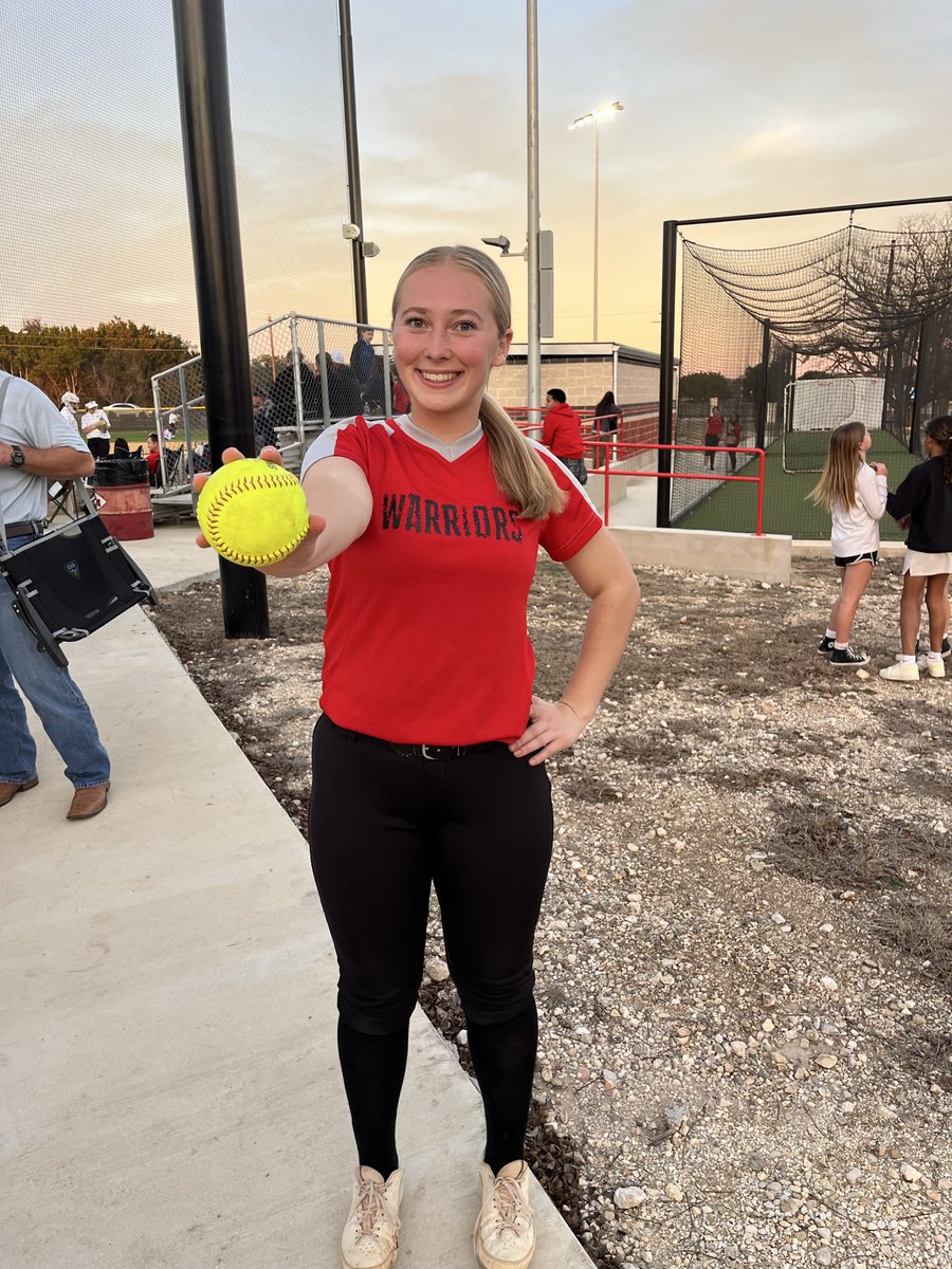 RhileyM2027's tweet photo. First of many this season! So excited for what’s to come!! ❤️🥎#highschoolszn #homerun #junioryear https://t.co/fDgVxhV1PA