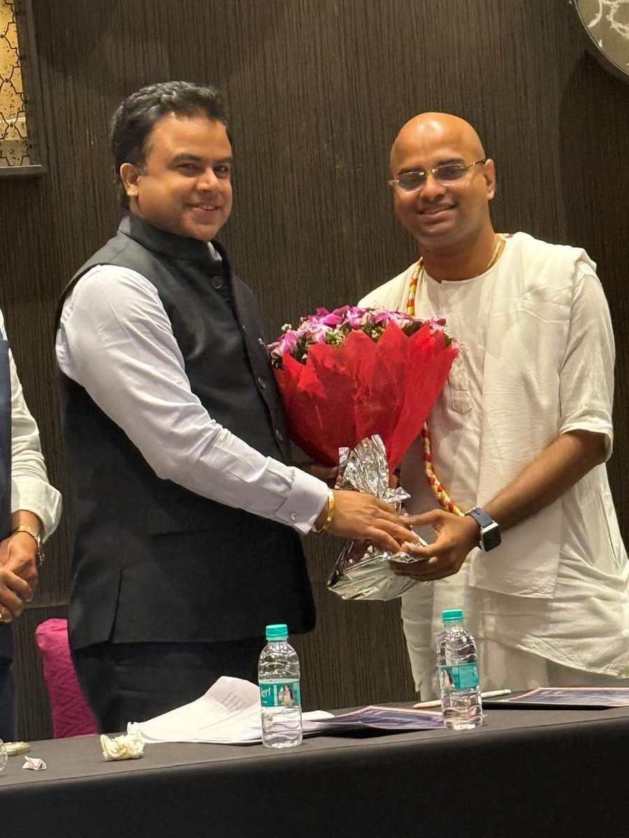 iskcon_ayodhya's tweet photo. Gita Manishi Devshekhar Vishnu Das Ji was invited as Special Guest at gathering of over 40 Business Owners  of various business verticals at Radisson Hotel in Mumbai as part of Rajputana Business Summit to be held in Bikaner this year. 
#Ayodhya
#GitamanishiDevshekharvishnudas https://t.co/EUOhtW01k5