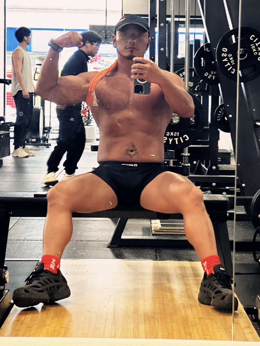 musclemonsterff's tweet photo. 必須閃耀 https://t.co/cdsmvgHXt9