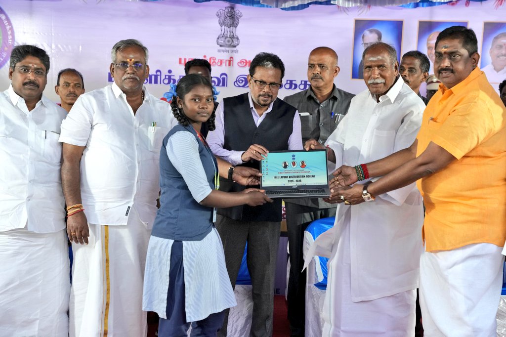 LGov_Puducherry's tweet image. Distributing high-featured #laptops to school students under Govt's Free Laptop Distribution Scheme, appealed young minds to strengthen learning through #digital tools to excel in the technology-driven world. #Puducherry
@rashtrapatibhvn @narendramodi @PIB_India @EduMinOfIndia