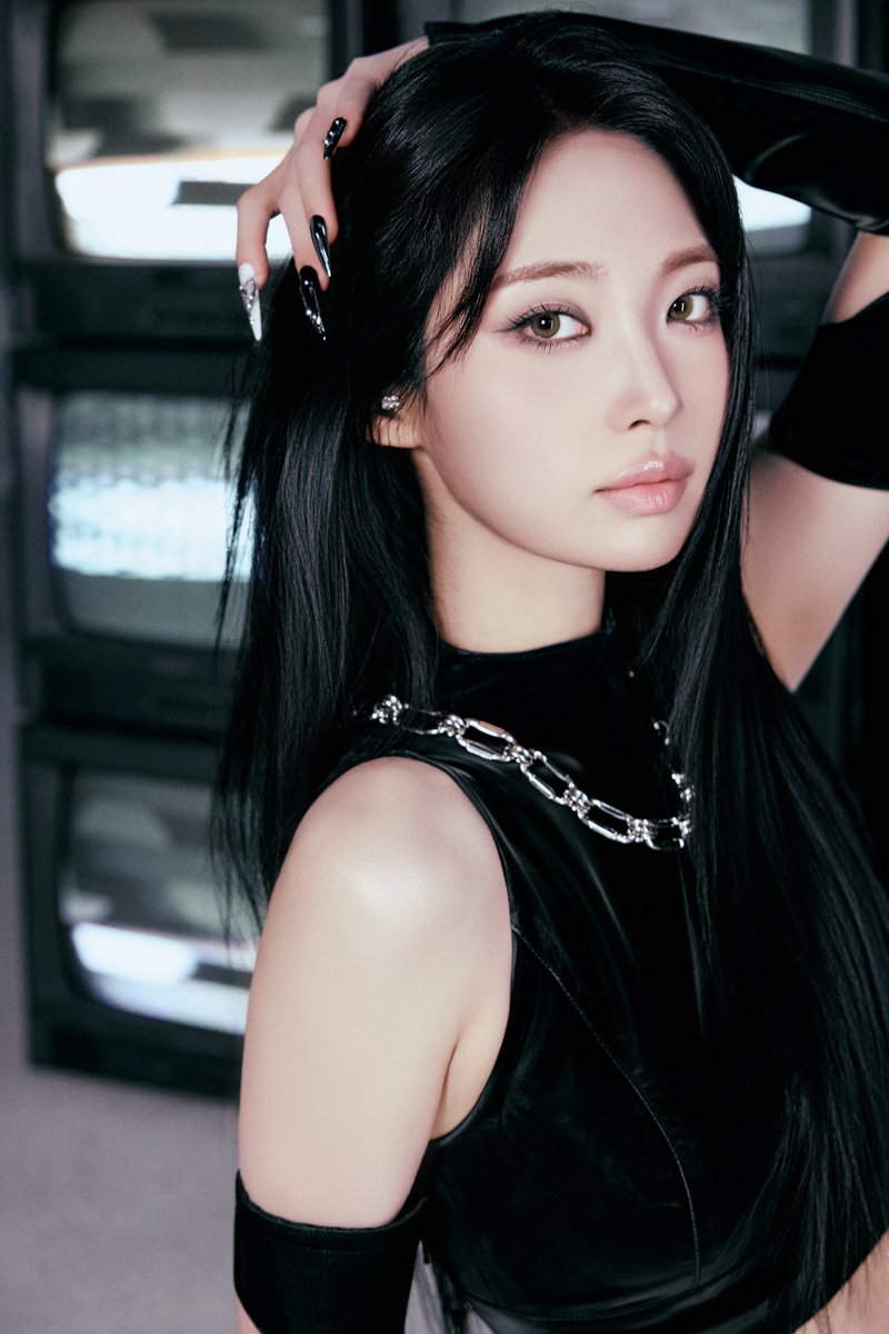 EVERGLOW (에버글로우) tweet media