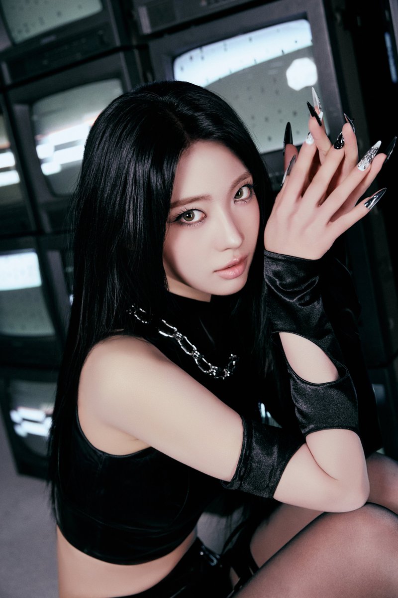 EVERGLOW (에버글로우) tweet media