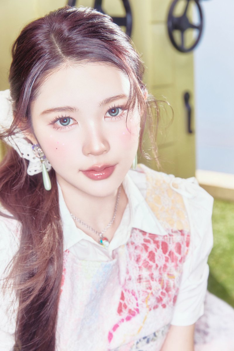 eanarnoh's tweet photo. ✨ ☁️ . . Chasing the softest light and painting my day with rosy hues. Every moment feels like a page from a fairytale I never want to end. 🩰🌷 🫧 https://t.co/Jy1eey4tvf