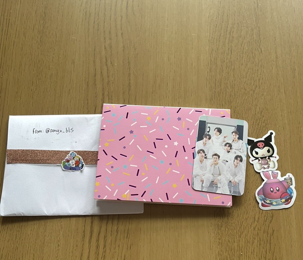 Purple_Nicky7's tweet photo. @amyx_bts sorry I’m a little late in posting this but thank you so much for the lovely Army mail you sent I love it I’m so grateful 💜 https://t.co/7UctF8uRRz