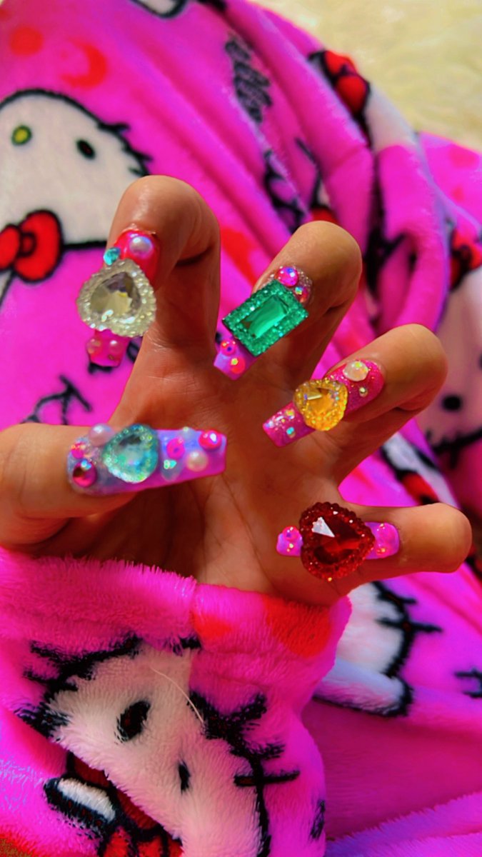 American_COC0A's tweet photo. 今回もkawaiiおれの爪💅🏽💎🌈
#セボンスターネイル
#毎日たのしいしあわせはっぴーまん
#ひゅーひゅー https://t.co/PP5NU34wv8
