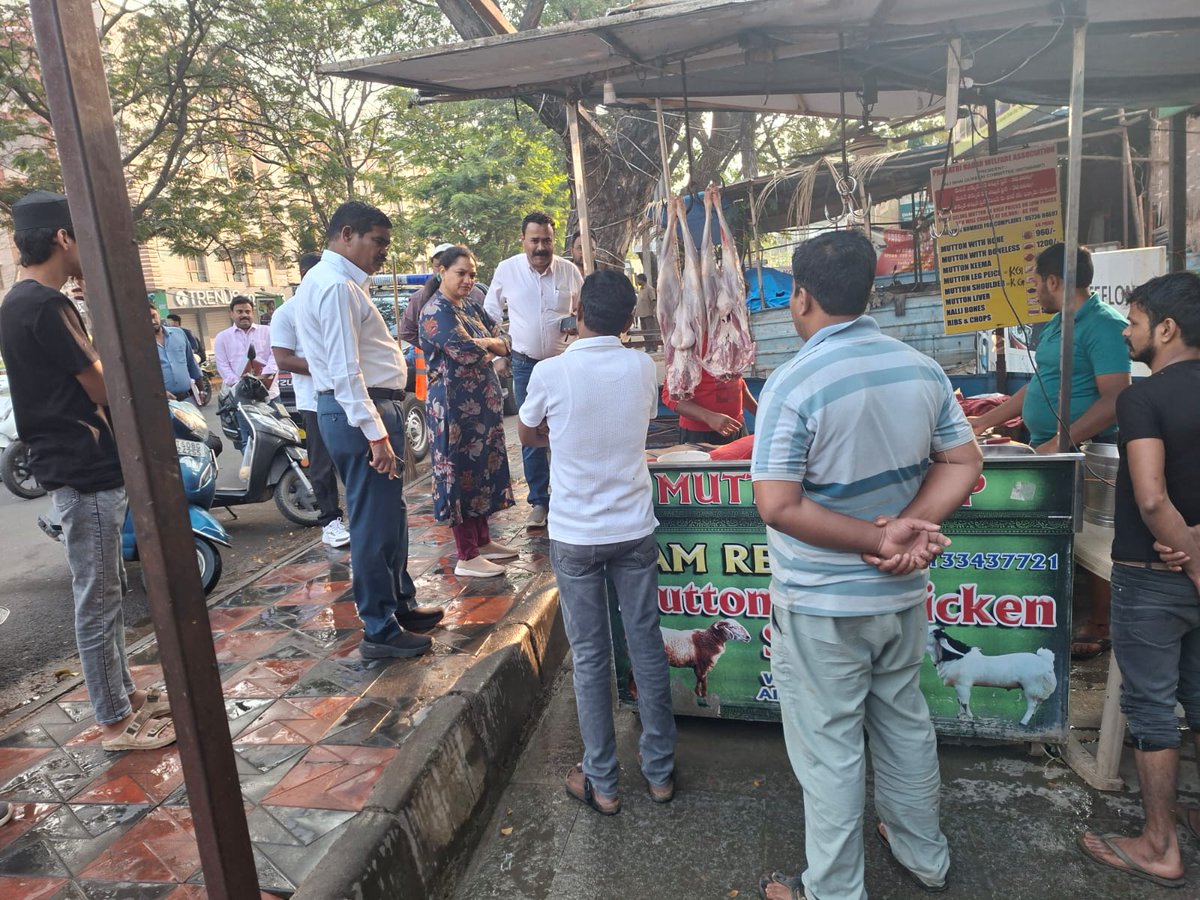 Morning Sanitation Inspection – Quthbullapur Zone!!

The Commissioner, Cyberabad Municipal Corporation, conducted an early morning sanitation inspection at Ambhir Lake, Pragati Nagar, Nizampet Circle-58, Qutbullapur Zone.

The inspection reviewed lake cleaning works, footpath