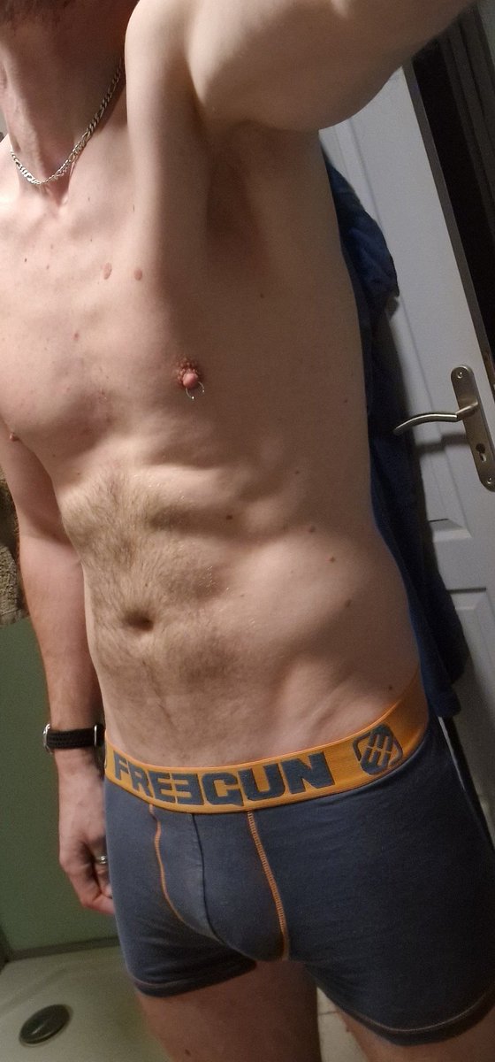 Davibasteni's tweet photo. Bon Jeudi X 😔💜 #GoodDay #NipplePiercing #Chest #Abdo #AbsAndPecs #GayMuscles #FitGuys #ModelPhoto #photographyisart https://t.co/5eK65e1E5G