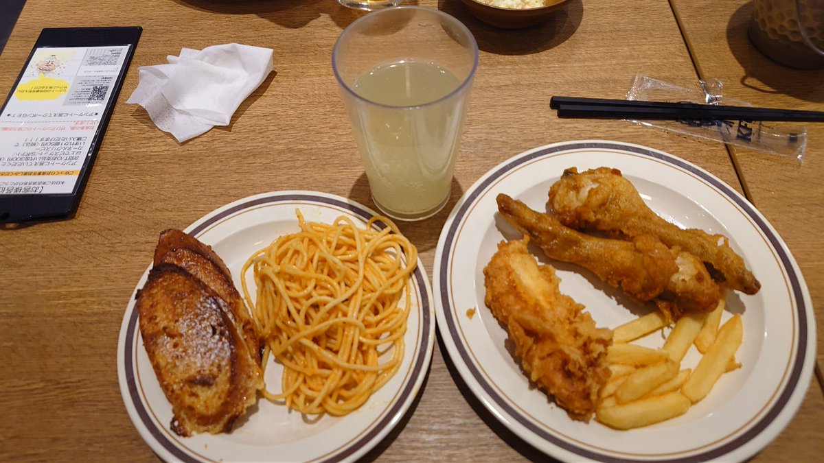 zu67ak's tweet photo. KFC食べ放題最高！
デブまっしぐらや！
(         ´ω`          )ﾃﾞﾌﾞｩ https://t.co/RSeLsywC1S