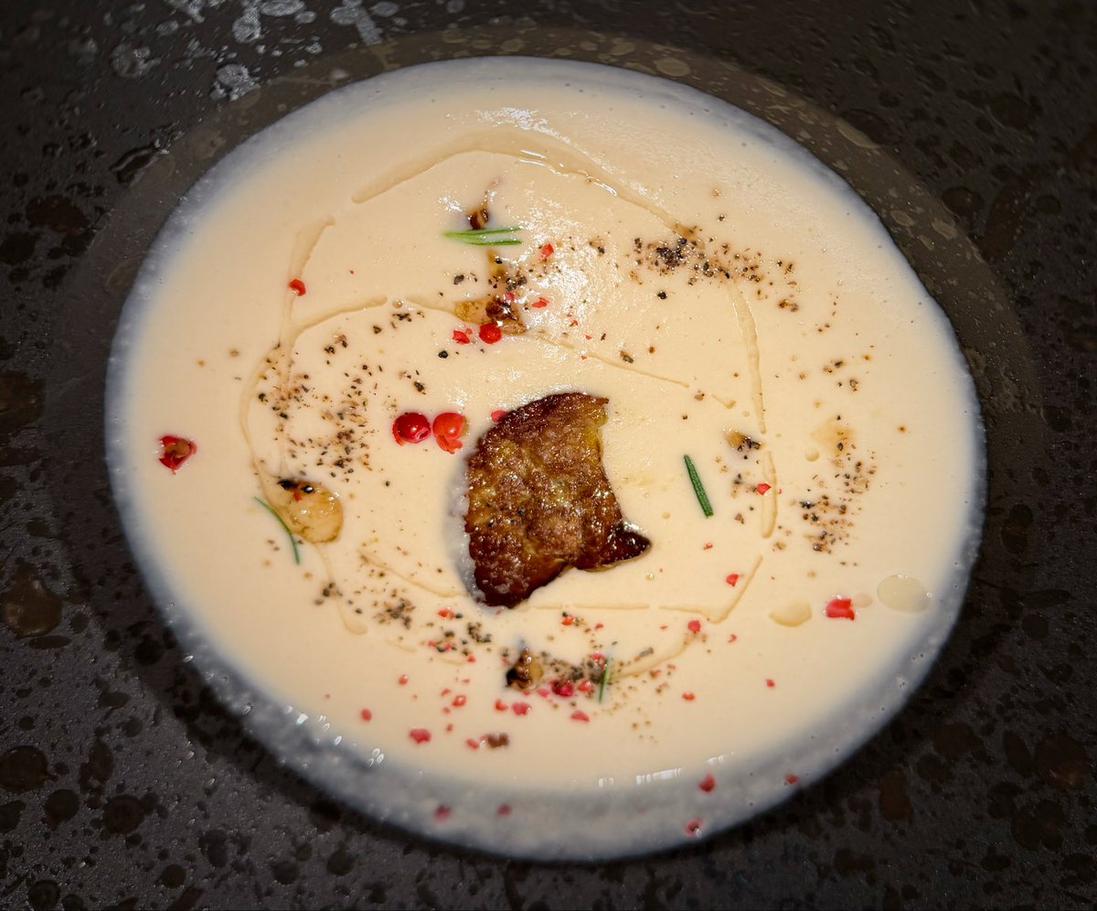 Pote8088's tweet photo. FOOD &amp; VIEW https://t.co/bTju8mQWIA