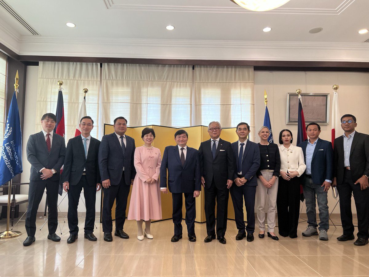 ILOAsiaPacific's tweet image. A new initiative led by @ILO &amp;amp; 🇰🇭, with support from 🇯🇵, will help 20,000 Cambodian returning migrant workers secure decent jobs and reintegrate into the local economy. #MigrantWorkers #Partnerships 

Link: bit.ly/40jRQac