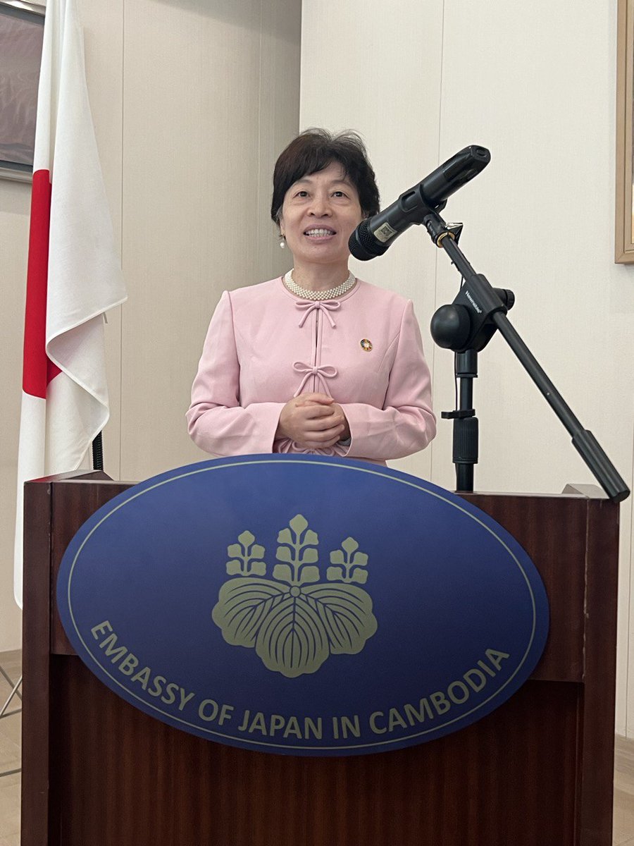 ILOAsiaPacific's tweet image. A new initiative led by @ILO &amp;amp; 🇰🇭, with support from 🇯🇵, will help 20,000 Cambodian returning migrant workers secure decent jobs and reintegrate into the local economy. #MigrantWorkers #Partnerships 

Link: bit.ly/40jRQac