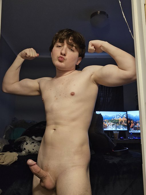 Xtylercam69 - Make sure you guys follow me on Chaturbate if you ever want to watch me on cum live https://t.co/AkAAtfNnkU https://t.co/AsdGqPvtV8