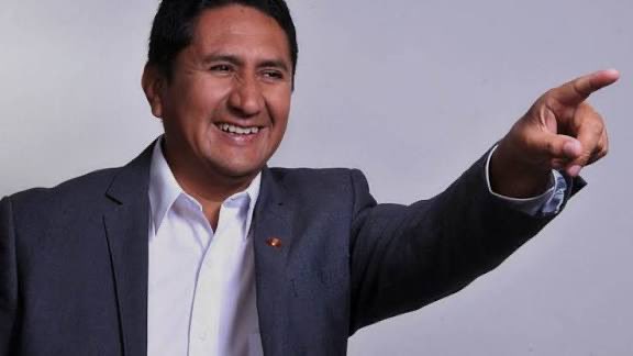 PabloInculto's tweet photo. Cerrón viendo que Maricarmen Alva perdió la presidencia https://t.co/27zZyhfwHs