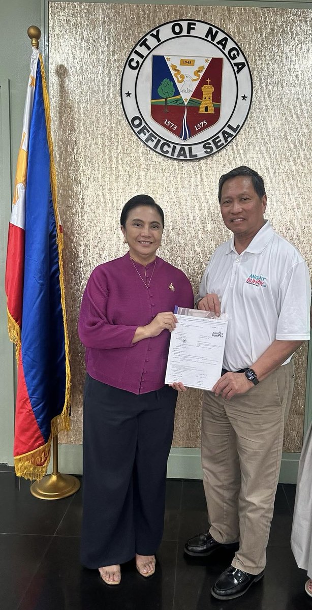 CrushMajor's tweet photo. Angat Buhay USA 💞

Honored to present to  Mayor Leni Robredo the official ANGAT BUHAY trademark registration issued by the U.S. Patent and Trademark Office — a significant milestone in protecting and strengthening our mission.

- Roger Santos https://t.co/7WpJUEP0U5