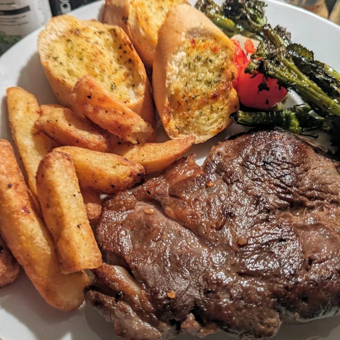 If you could only add one thing, what would it be? 🤔
#dinner #delicious #Foodie