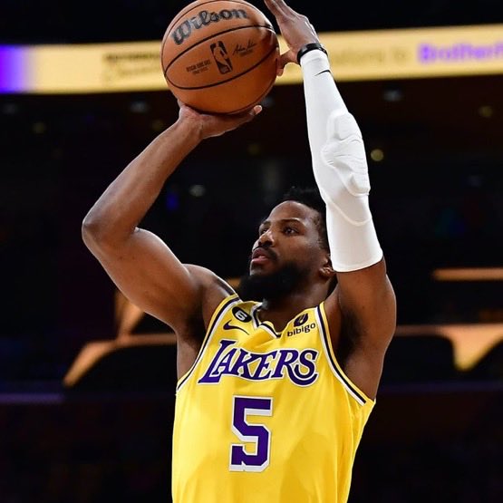 Lakers Lead tweet media