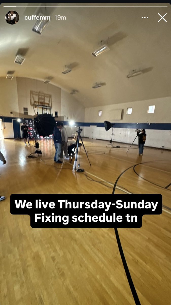 ClipsCentel's tweet photo. If I wanna watch someone who makes music I’ll watch plaqueboymax😹✌️

If I wanna watch someone to be a stylist I’ll watch Bruce 

If I wanna watch someone do content with whores I’ll watch Jasontheween

Go live and do what ur good at u have one job gorilla😭✌️ https://t.co/M4IwXfdH3C