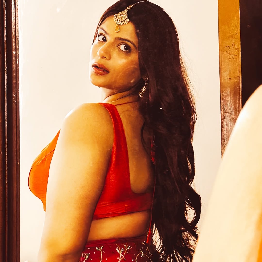 Ruby red lehenga, retro vibes, and a dash of sass 💃