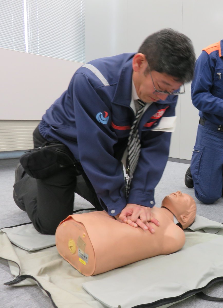 mlit_toukan's tweet photo. 当事務所でも合同で、2月16日に消防避難訓練を実施しました。
 池田消防署のご指導のもと、避難・消火・AEDの3項目を体験し、いざという時に備える大切さを改めて認識する機会となりました。 https://t.co/hUCsfLjzxz