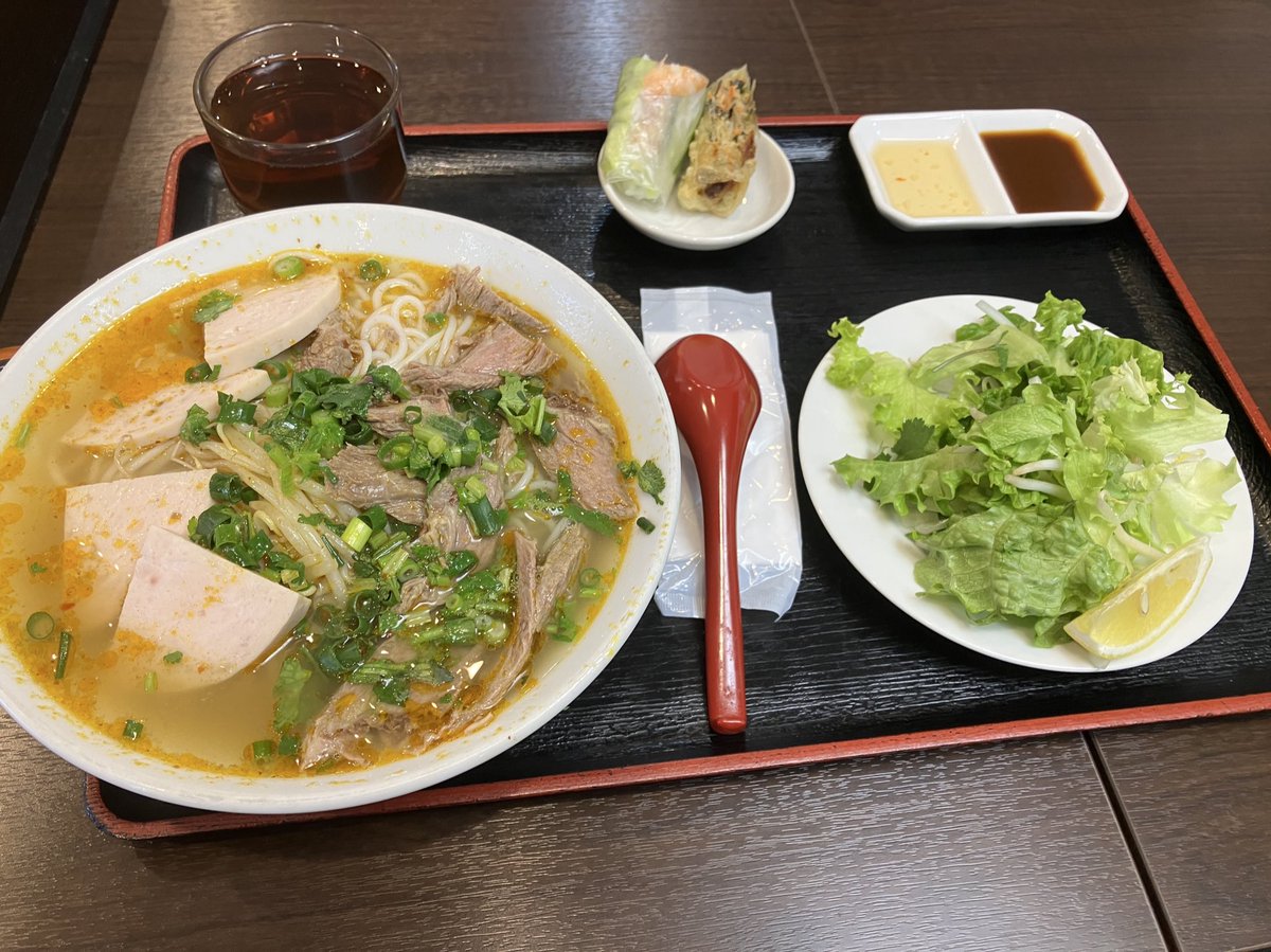 通りすがりに見つけたベトナム料理屋に反応してイン。ブンボーフェと