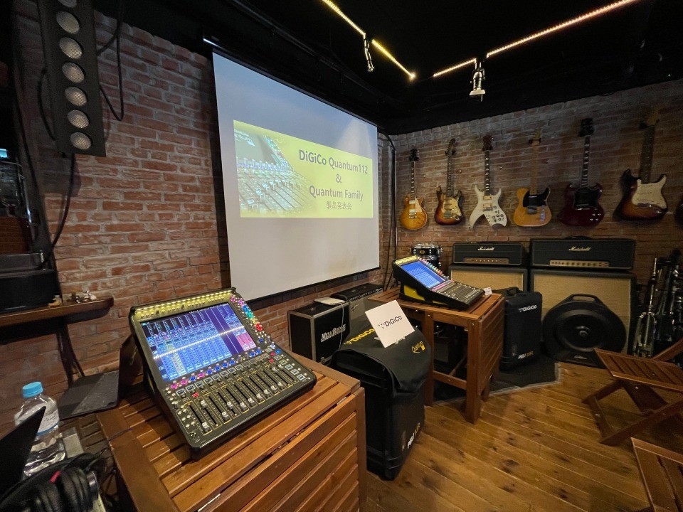 Hibino_HIC's tweet photo. 【ただいま開催中📣】
ご案内していた「DiGiCo Quantum112 & Quantum Family 製品発表会」本日開催です!
お申込みいただいた皆様、ありがとうございます。たくさんご質問等いただき、会場は活気であふれています😊午後の回にご参加予定の皆様、会場でお会いできるのを楽しみにしています✨
#DiGiCo https://t.co/ORz728ma5r