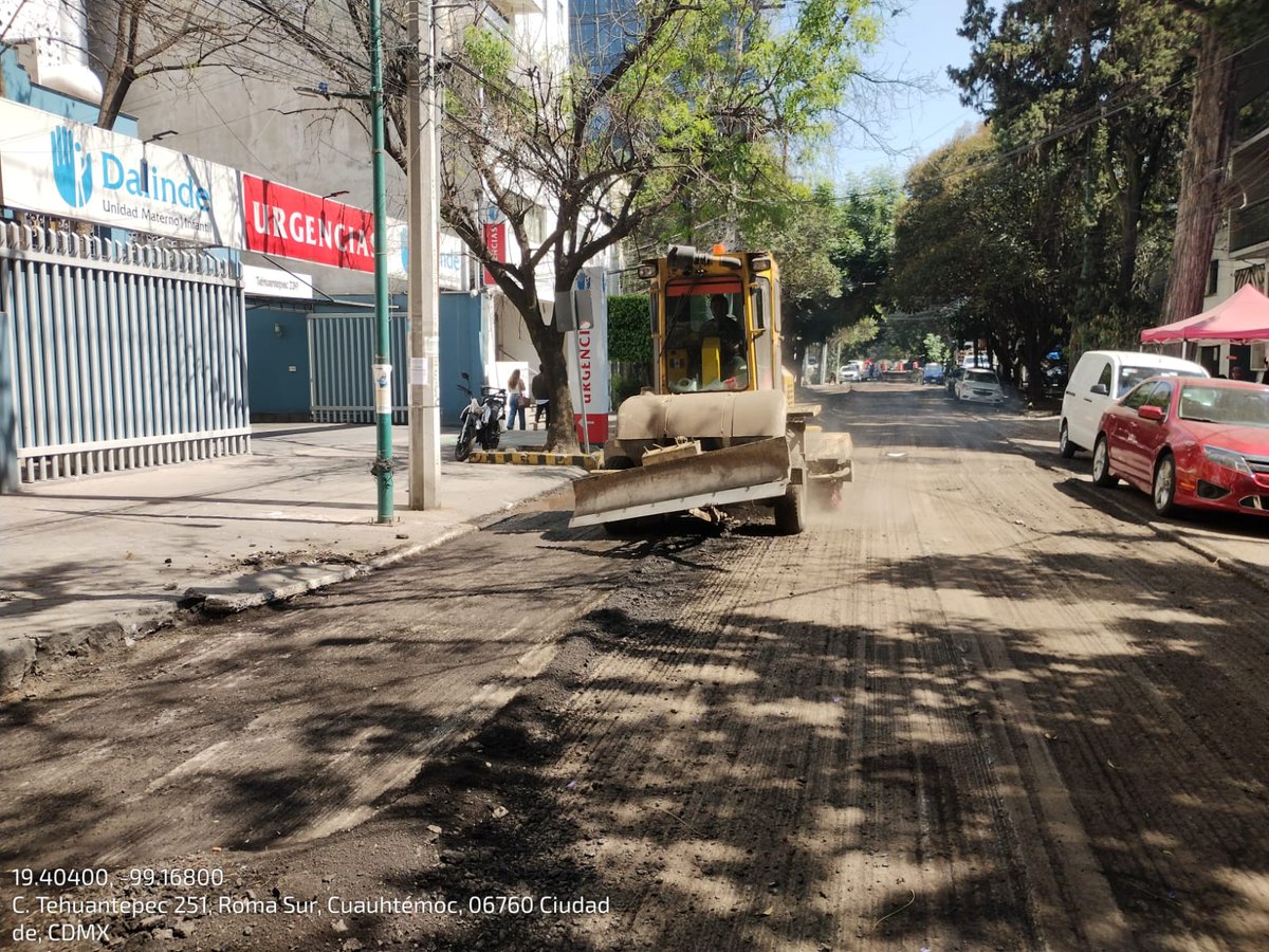Roma Sur, 14 años esperando. Hoy arrancamos.

Fresado en Tehuantepec esq. Tuxpan — primera fase de repavimentación.

Vecinas y vecinos: los escuchamos, actuamos y cada peso se verá reflejado en sus calles.

Vamos colonia por colonia. 🏹

#RenaceCuauhtémoc