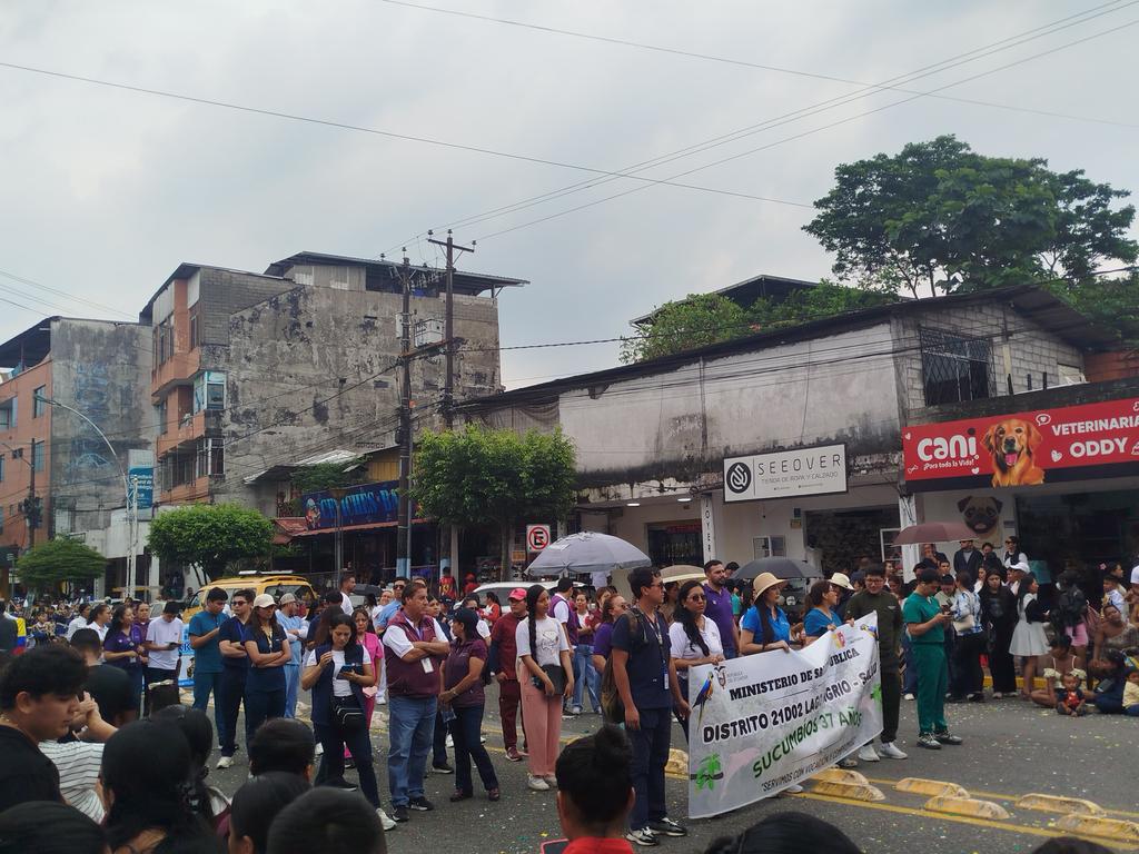 📍 #Sucumbíos | El distrito 21D02 Lago Agrio , hace acto de presencia en el desfile por los 37 años de vida provincial, reafirmando su compromiso con la promoción, prevención y atención integral.
#MSPEnTerritorio
#ElNuevoEcuador