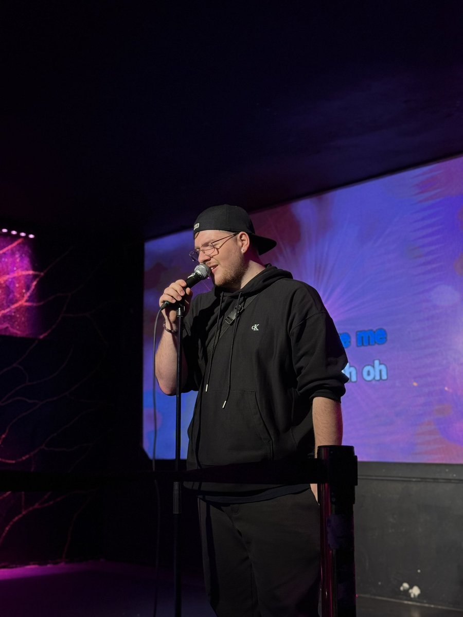 simonstc 🥵 tweet media