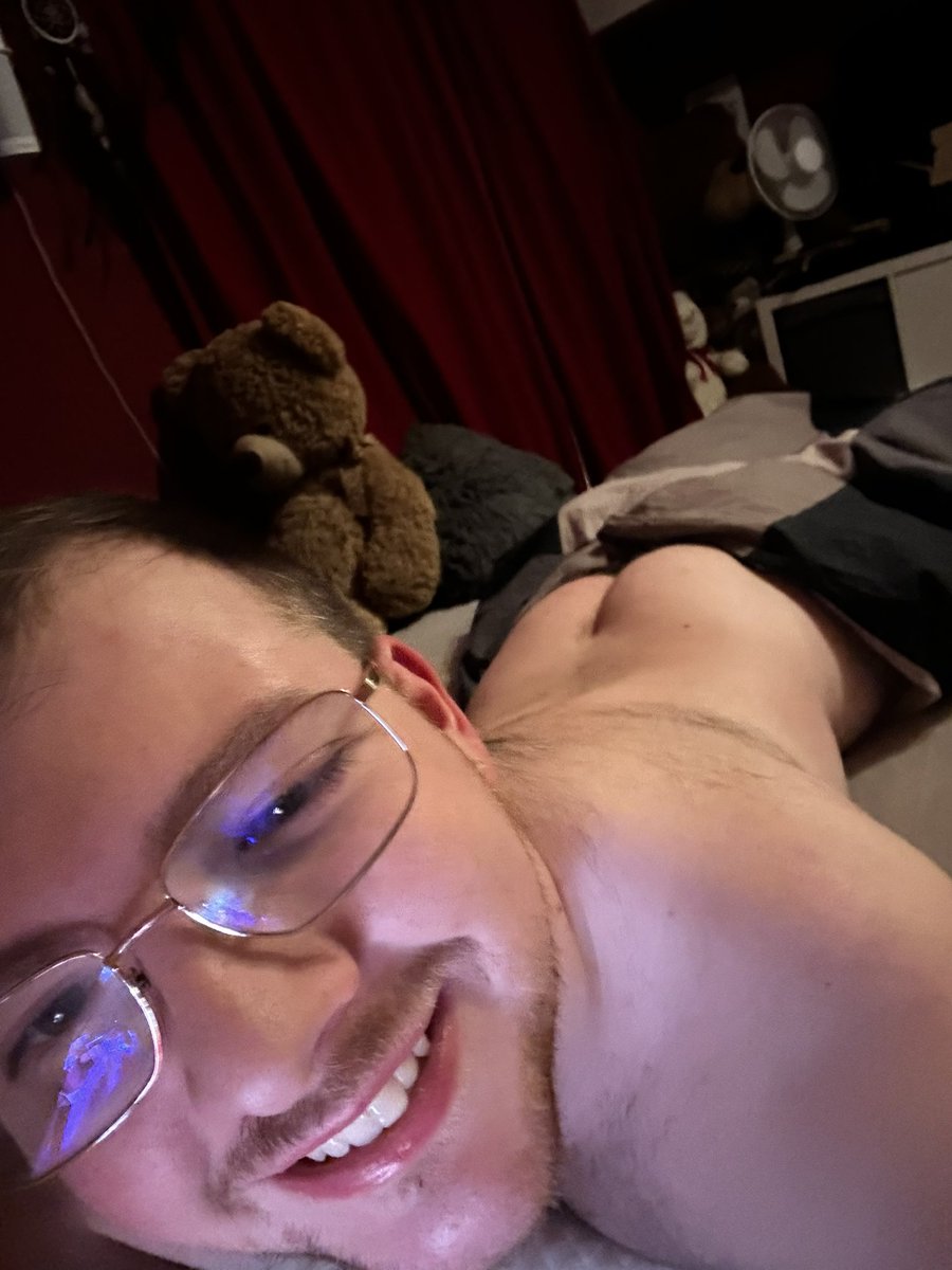 simonstc 🥵 tweet media