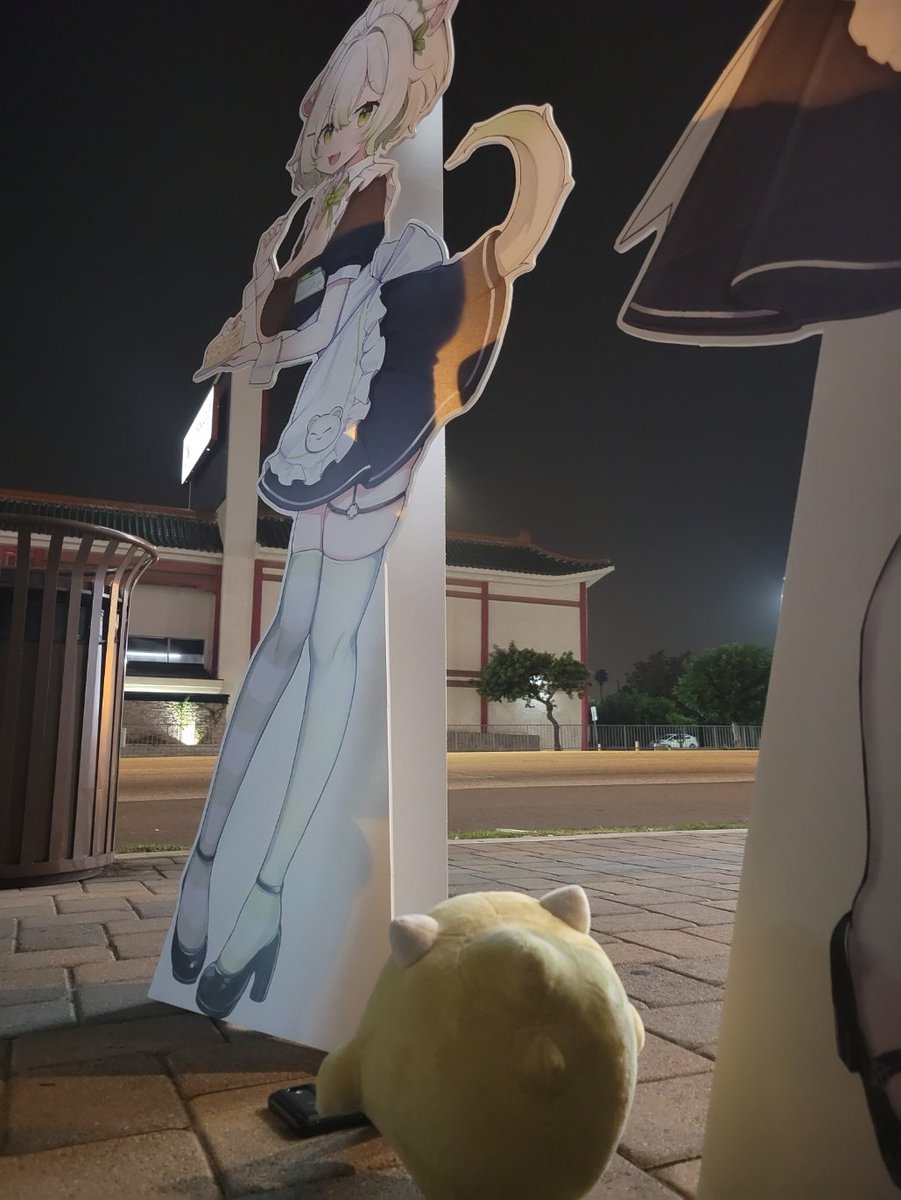 Maplefang075's tweet photo. I think my dragoon's Costco hot dog order came with an extra weiner dog...why does it look so sad?? but hey, its free food

I love MelonFox's dragoon plush! Best thing ever!

+ Dragoon looking respectfully up at #VMaidInvasion Laimu and ignoring Doki on the right #DokiSpotted https://t.co/SiaYmbzcRC