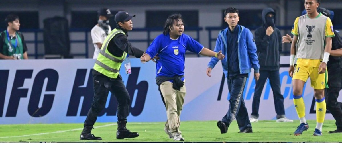 <a href="/Mah5Utari/">Mahlima Utari ᮙᮂᮜᮤᮙ ᮅᮒᮛᮤ</a> Nitip salam baju biru provokator, kena kamera media thailand tuh