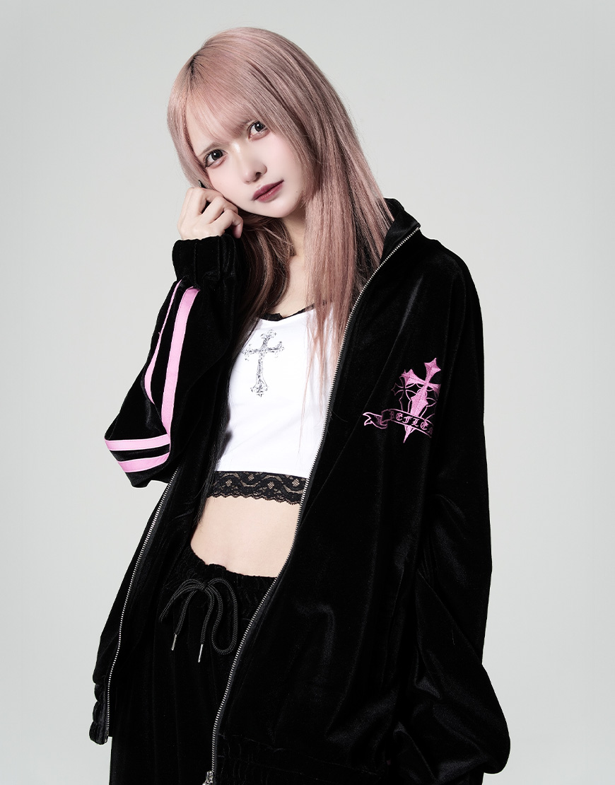 NEW ARRIVAL】 REFLEM【レフレム】 クロス刺繍ベロアトラック