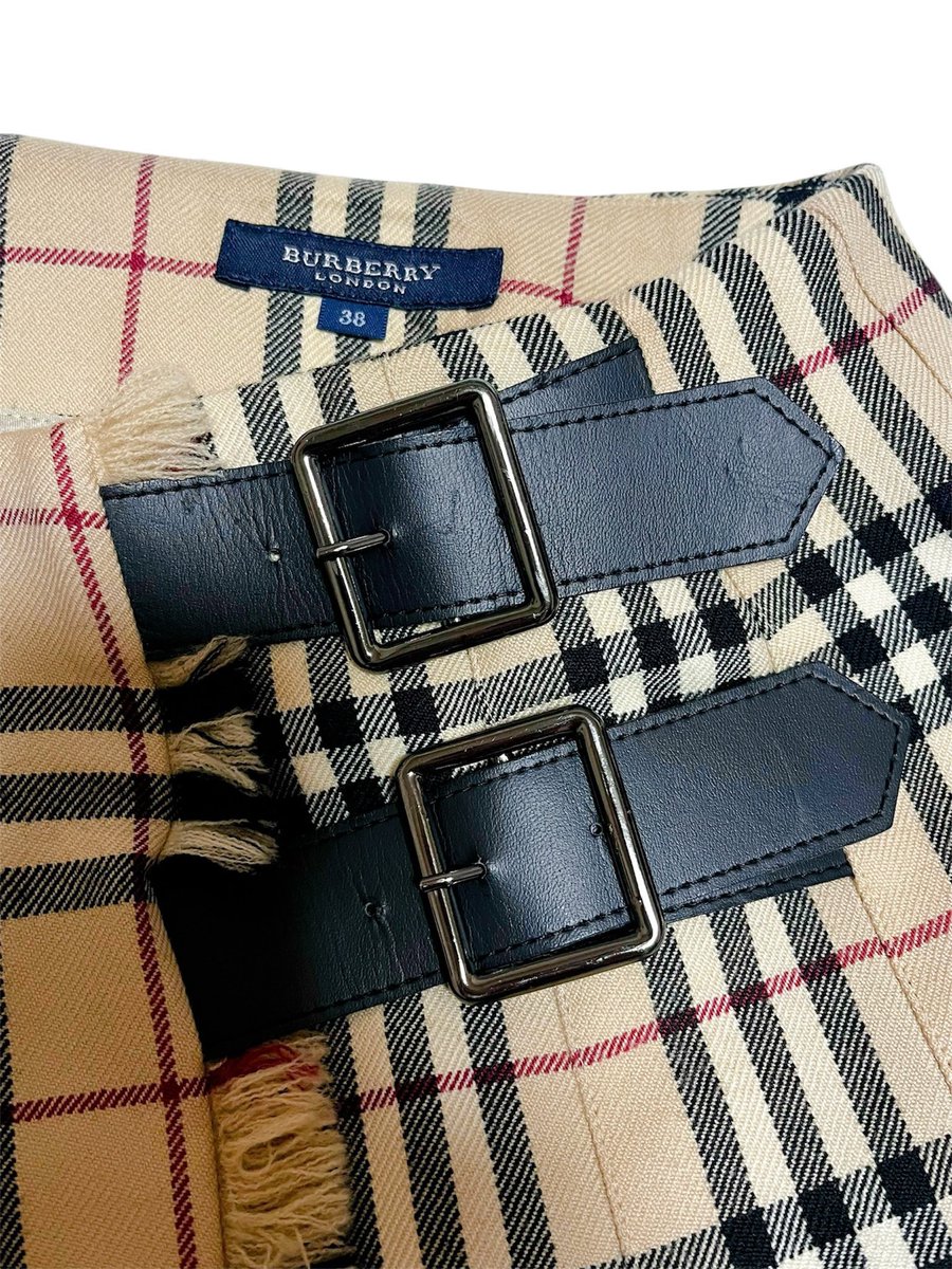 蚤の市から出していてなかなか動かなかった、BURBERRY LONDONのサイド