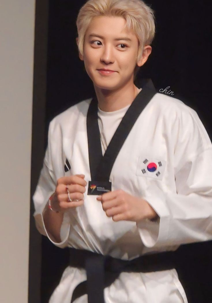 hourly chanyeol tweet media