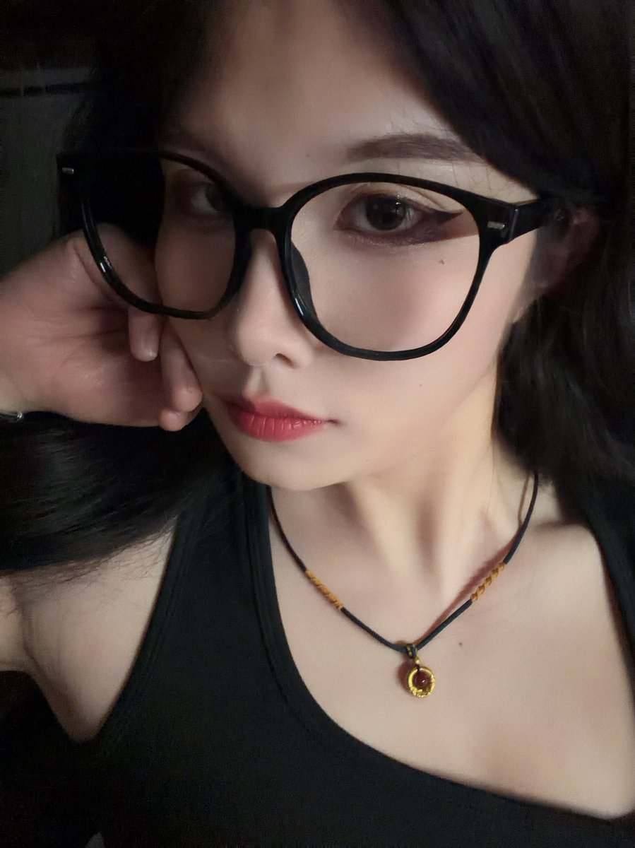 SYYTTKX's tweet photo. 自信点宝贝，人生不是只有昨天
#御姐 #男の娘ᅠ #男 https://t.co/dXHLu3RrjW