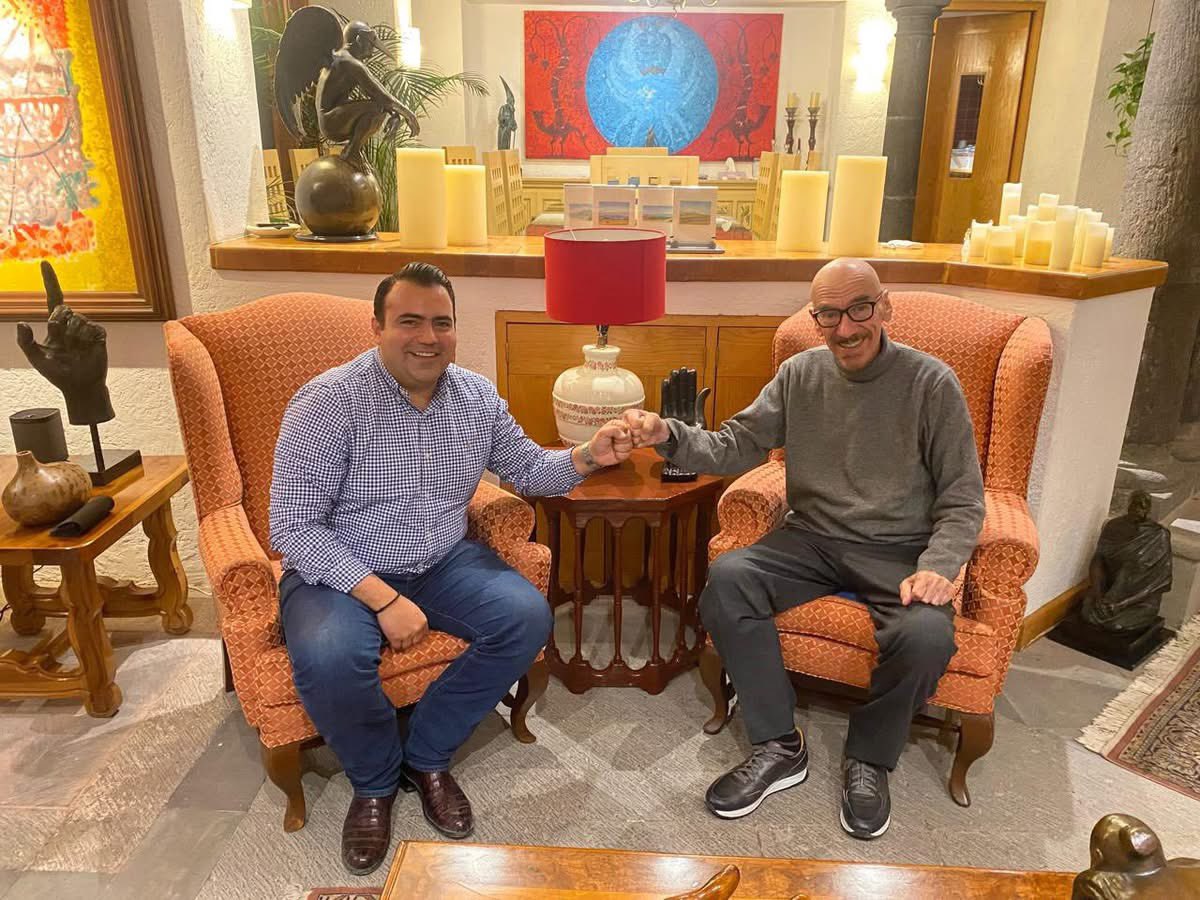 🟠 Se reúne alcalde Gaspar Trueba, con el presidente nacional de <a href="/MovCiudadanoMX/">Movimiento Ciudadano | Movimiento Naranja</a> <a href="/DanteDelgado/">Dante Delgado</a> 
“Siempre es motivante platicar con el jefe Dante; su experiencia, anécdotas y sobre todo ese entusiasmo y vocación por el servicio público. Le mandó un saludo a Colón y a Querétaro”.