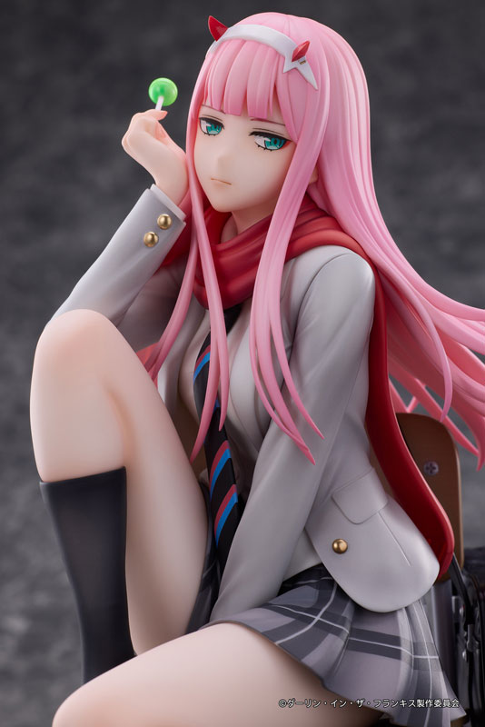 TVアニメ「ダーリン・イン・ザ・フランキス」より制服姿の「ゼロツー