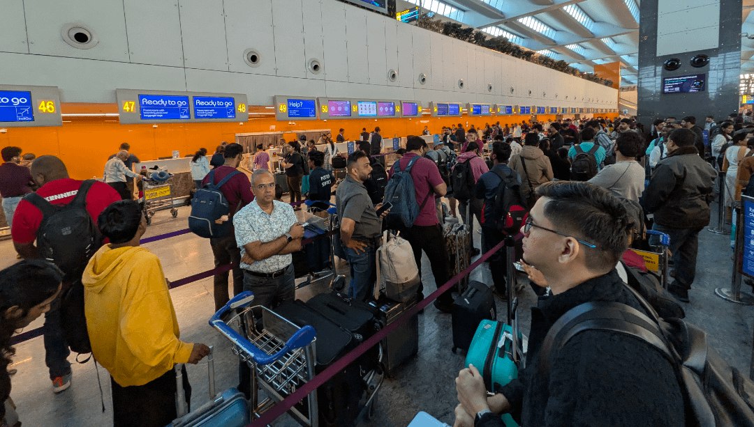 PulseOfNow_'s tweet photo. Indigo Airlines experienced a systems outage at Bangalore Airport, causing significant delays. Passengers faced long queues at the check-in counters due to the outage. The issue brought all check-in processes to a standstill. https://t.co/wegDimtFRh